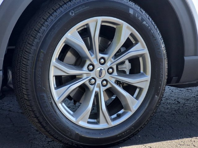 Used 2023 White Metallic Ford Limited image 23