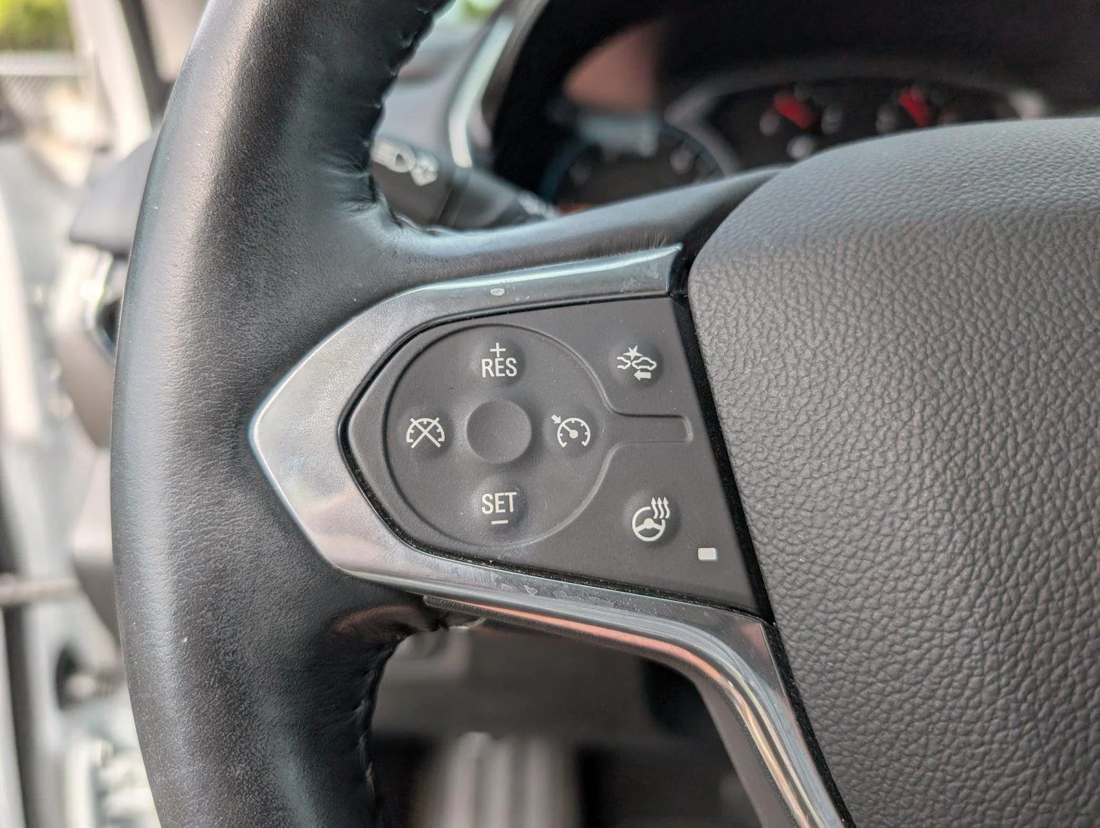 Used 2020 IRIDESCENT PEARL TRICOAT Chevrolet LT Leather image 26
