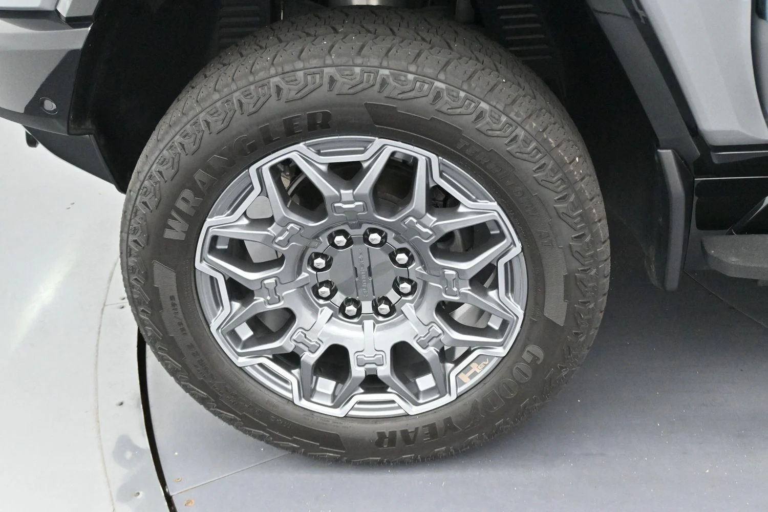 Used 2024 Meteorite Metallic (Grey) GMC 3X image 42
