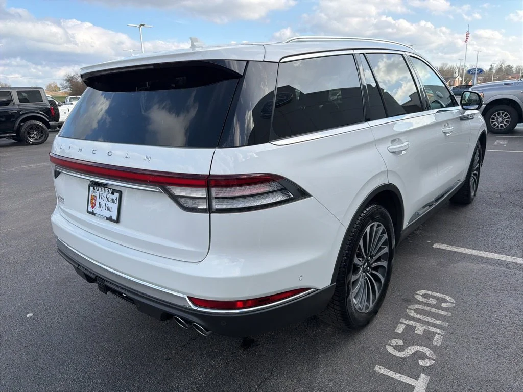 Used 2023 Pristine White Lincoln Reserve image 5