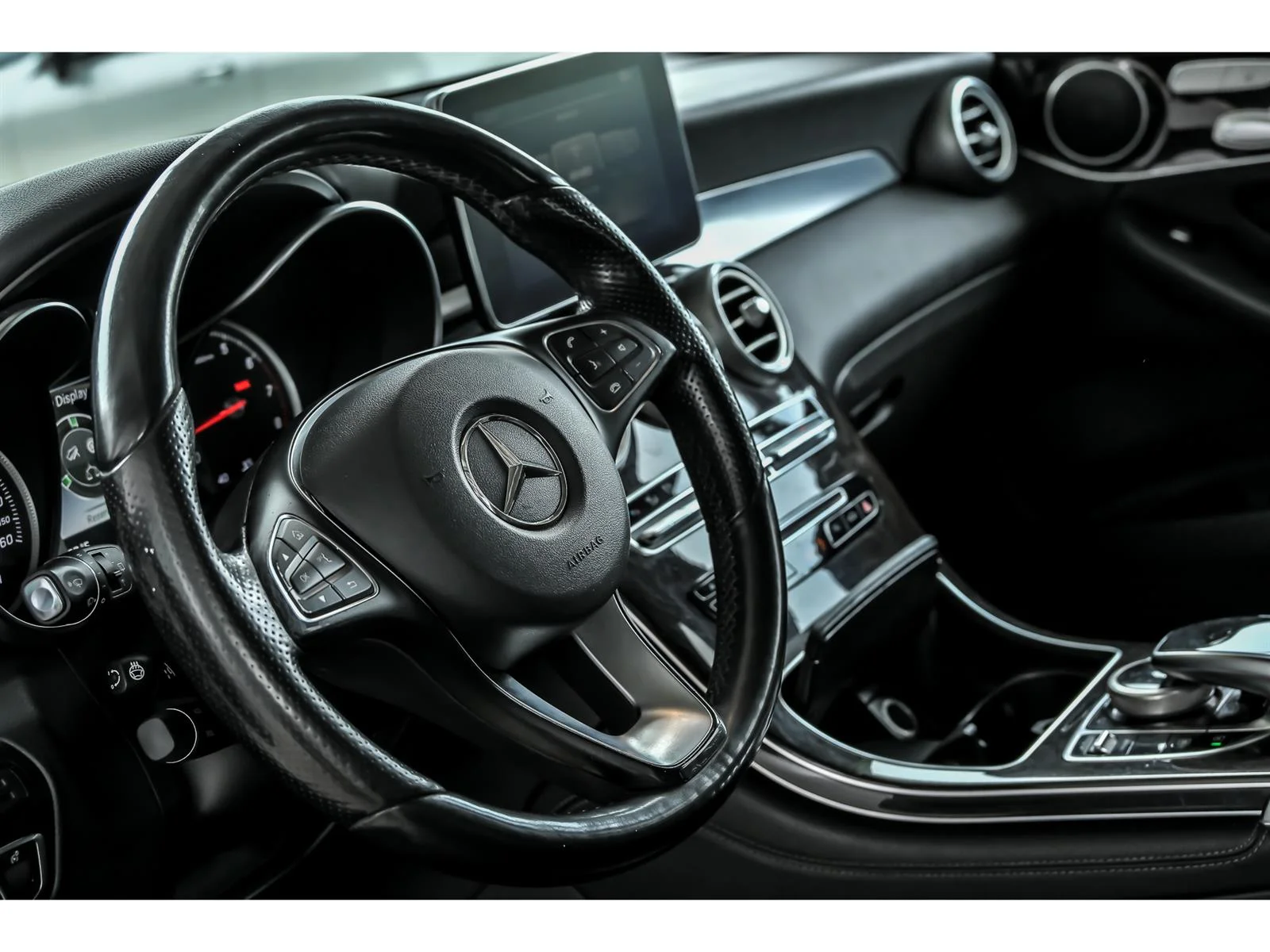 Used 2016 White Mercedes-Benz GLC 300 4MATIC® image 14