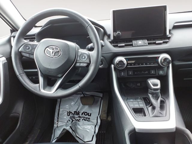 Used 2024  Toyota XLE Premium image 10