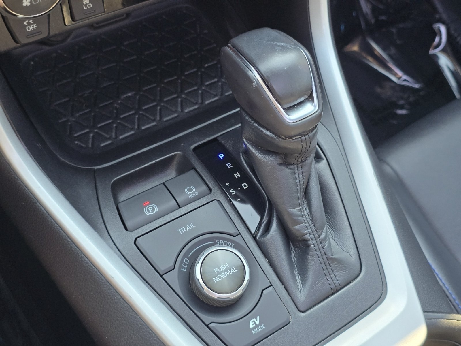 Used 2022 Midnight Black Metallic Toyota XSE image 31