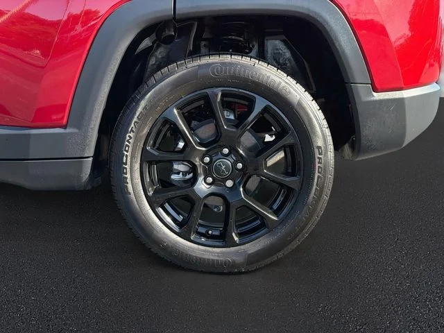 Used 2026 Red Jeep Latitude image 31