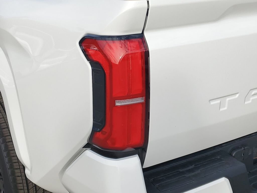 2025 Toyota Tacoma SR5 - Photo 12