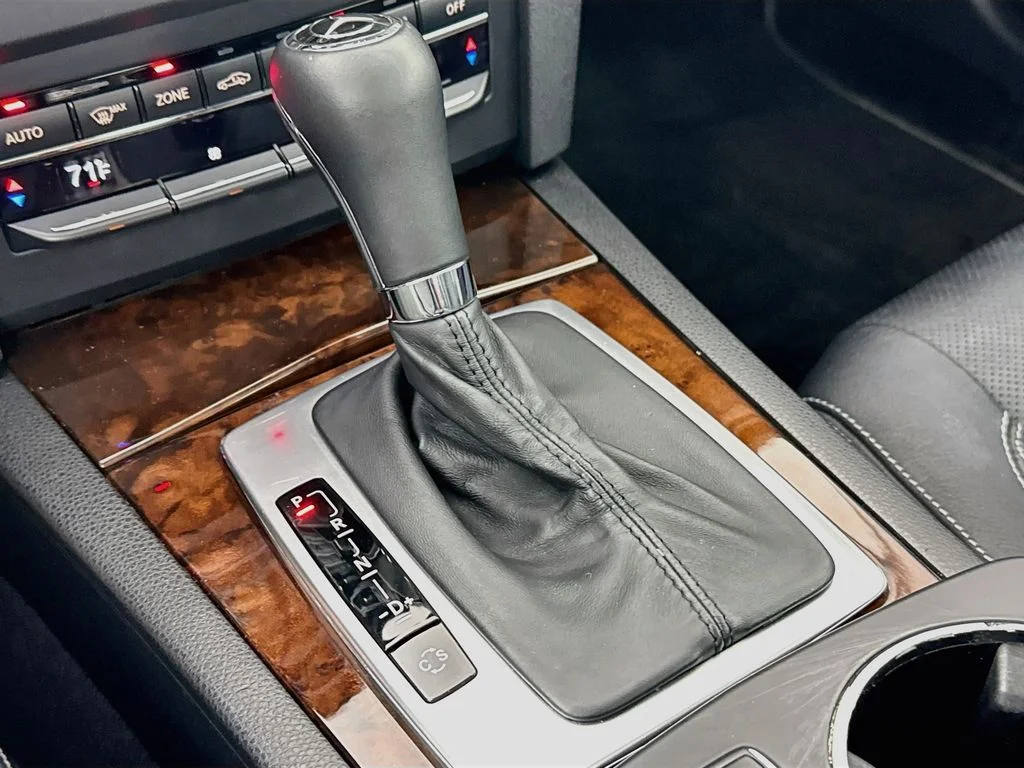 Used 2010  Mercedes-Benz E 350 image 18