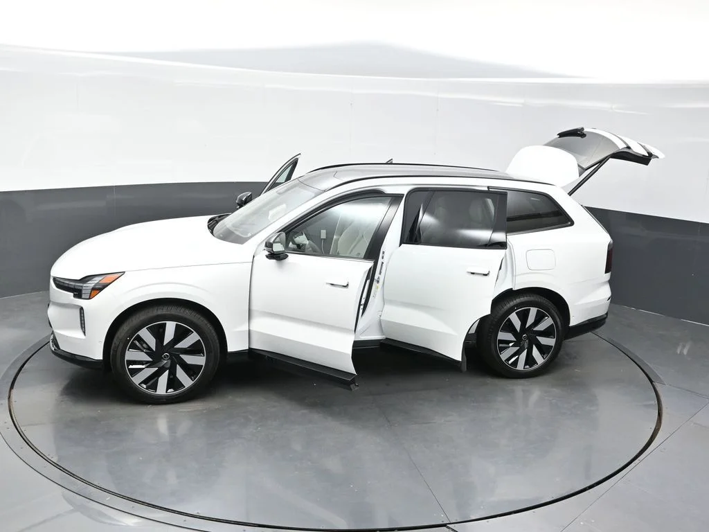 New 2026 Crystal White Volvo Twin Motor Plus image 40
