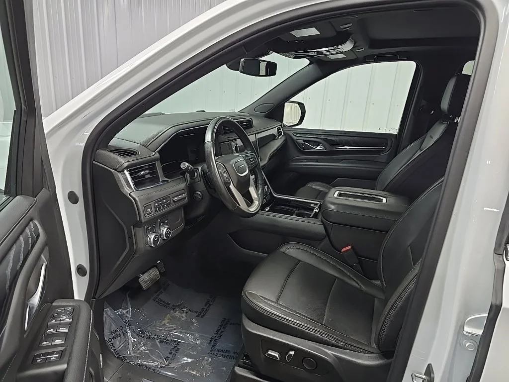 Used 2022 White GMC Denali image 31