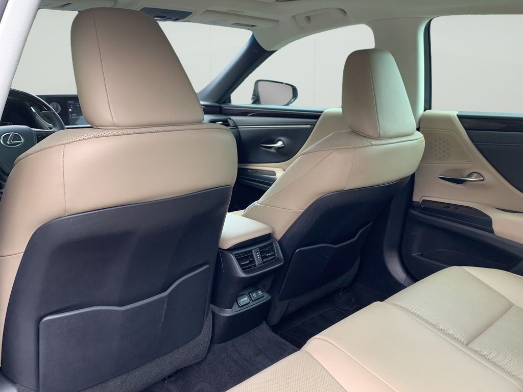 2021 Lexus ES 350 - Photo 17