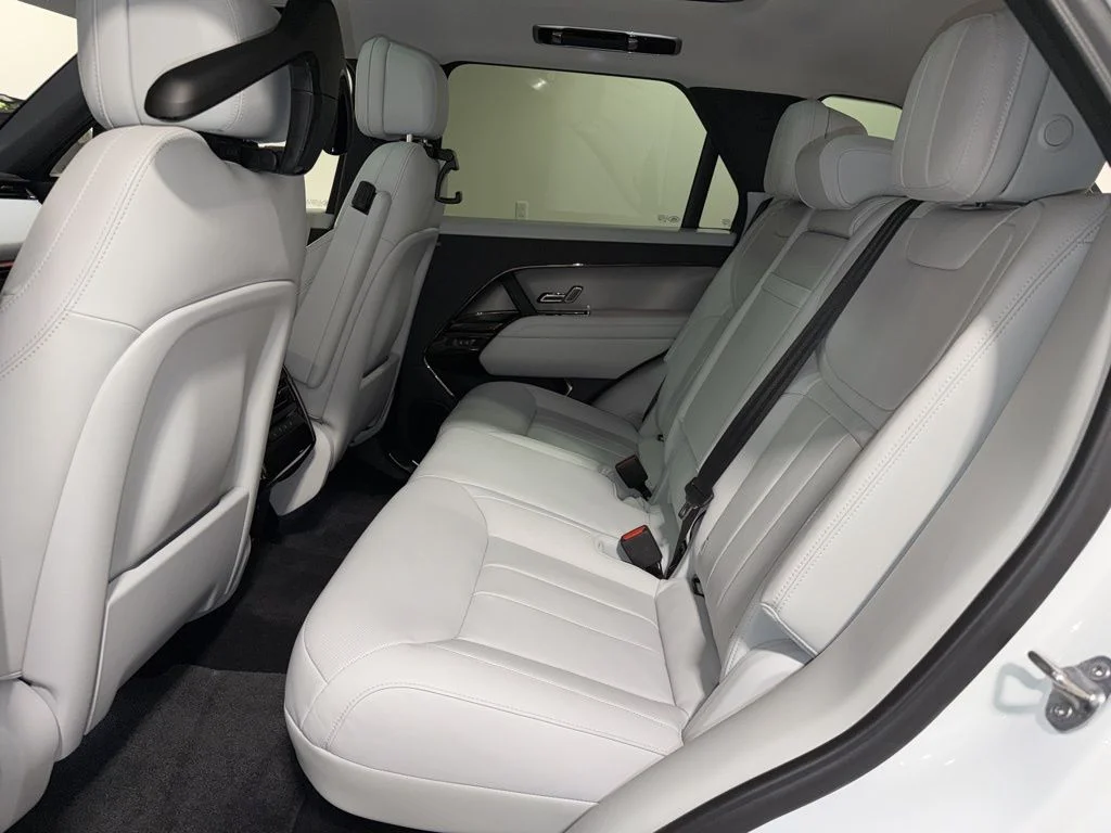 Used 2023 Fuji White Land Rover SE image 22
