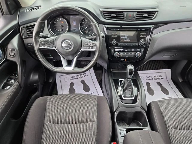 Used 2018 White Nissan  image 14