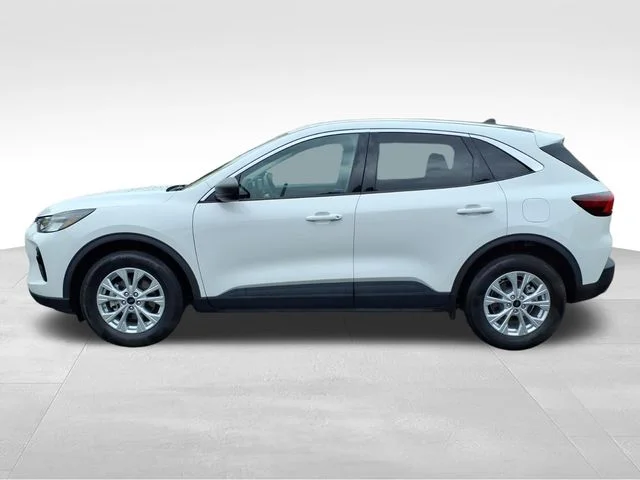 Used 2023 White Ford Active image 6