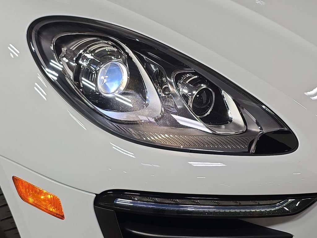 Used 2018  Porsche  image 12