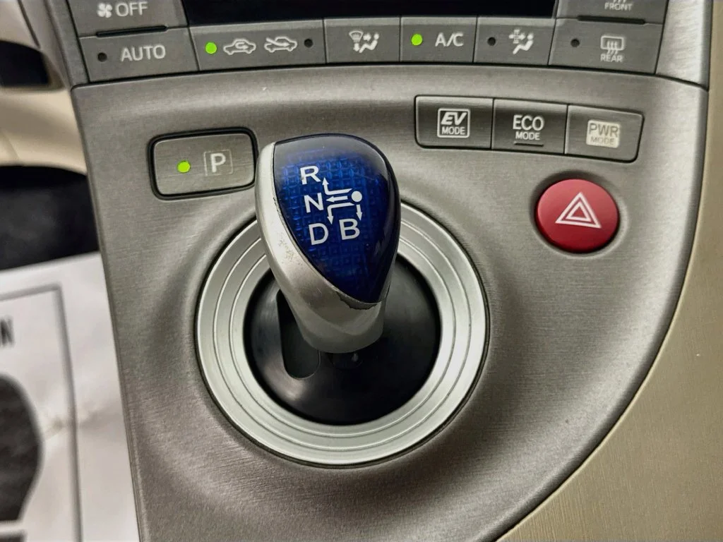 Used 2015 Blizzard Pearl Toyota Two image 20