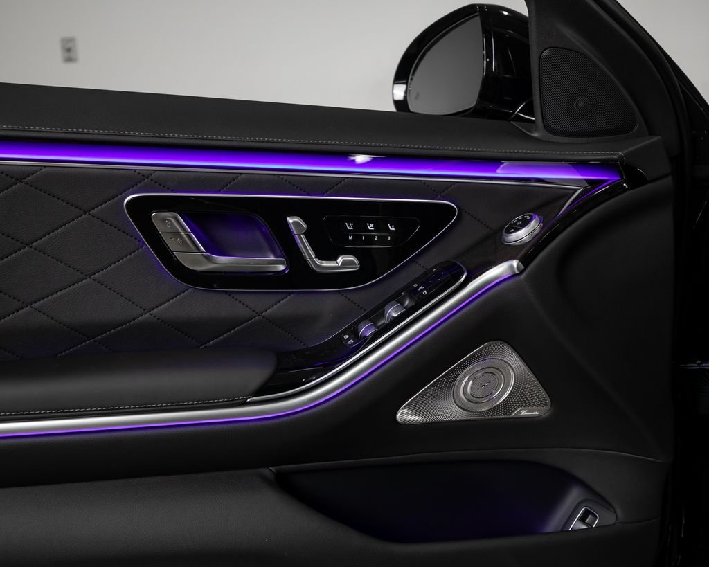 New 2026 Black Mercedes-Benz S 580e image 6