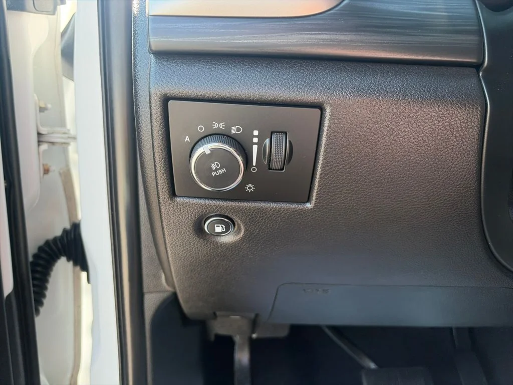 Used 2020 White Jeep Laredo E image 31