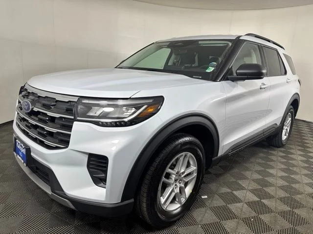New 2026 Space White Metallic Ford Active image 9