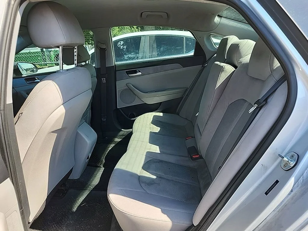 Used 2019 Silver Hyundai SE image 24