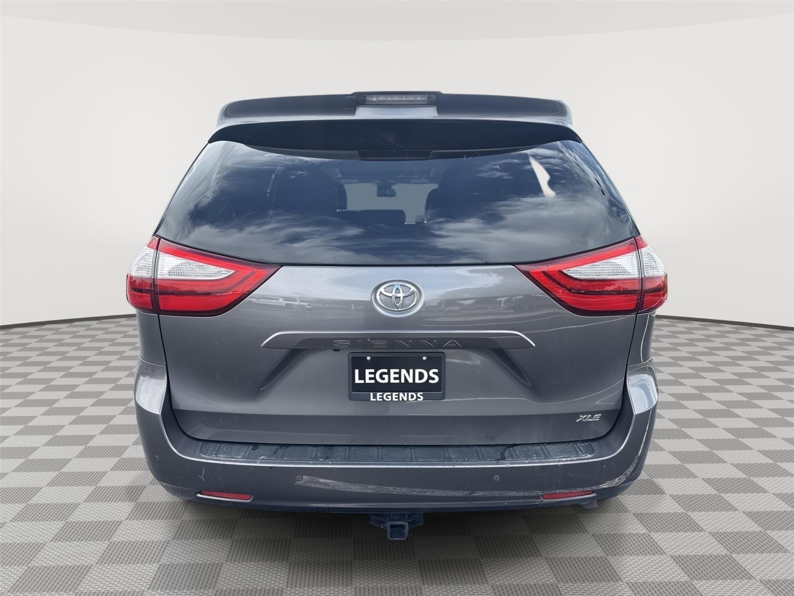 Used 2018 Predawn Gray Mica Toyota XLE image 4