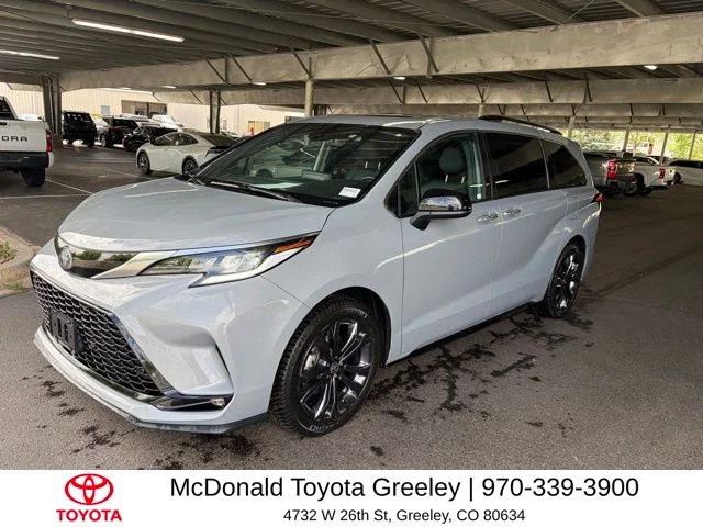 2023 Toyota Sienna XSE 7-Passenger Hybrid FWD's photo
