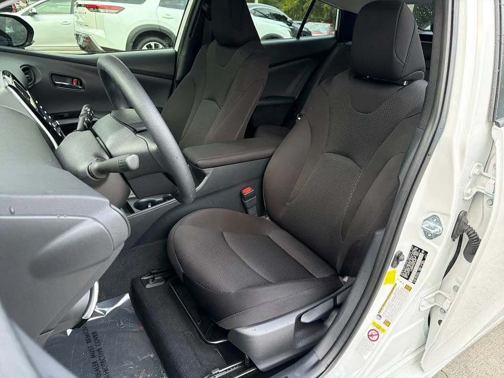 2021 Toyota Prius LE - Photo 28