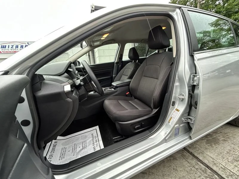 Used 2024 Silver Nissan 2.5 SV Sedan 4D image 38