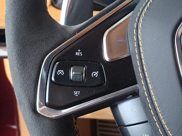 Used 2020 Red Chevrolet Stingray image 18