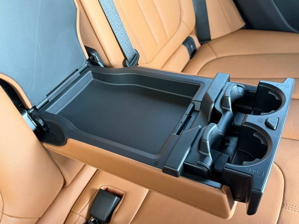 Used 2022 Jet Black BMW sDrive40i image 30