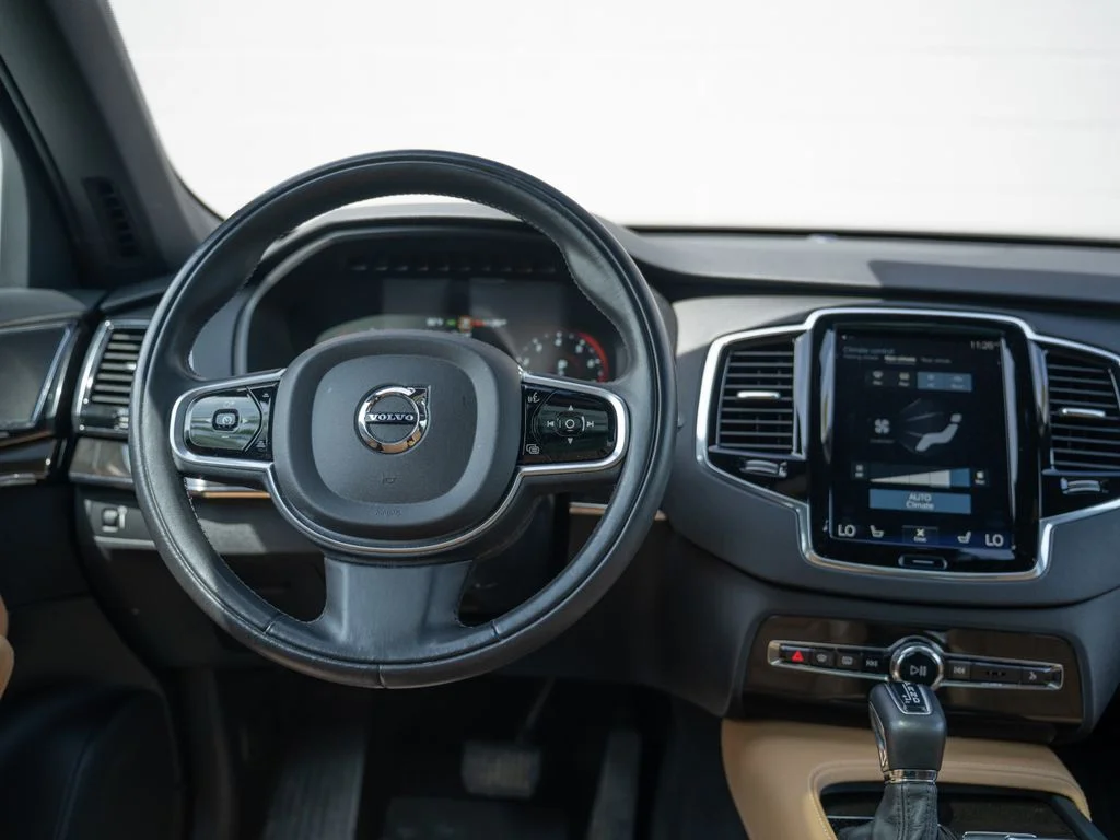 Used 2018 White Volvo T6 Momentum image 22