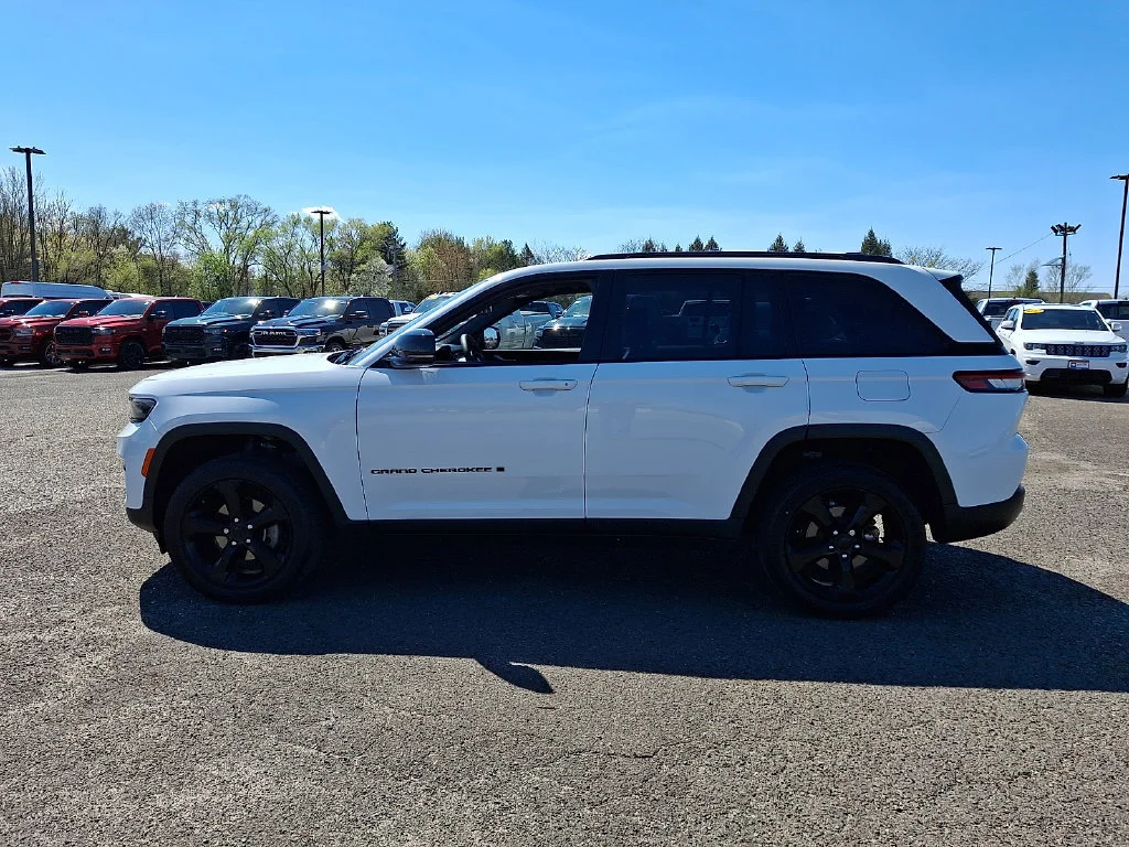 Used 2023 Bright White Clearcoat Jeep Altitude image 7