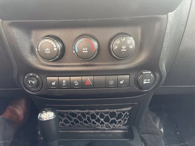 Used 2017 White Jeep Unlimited Sahara image 17