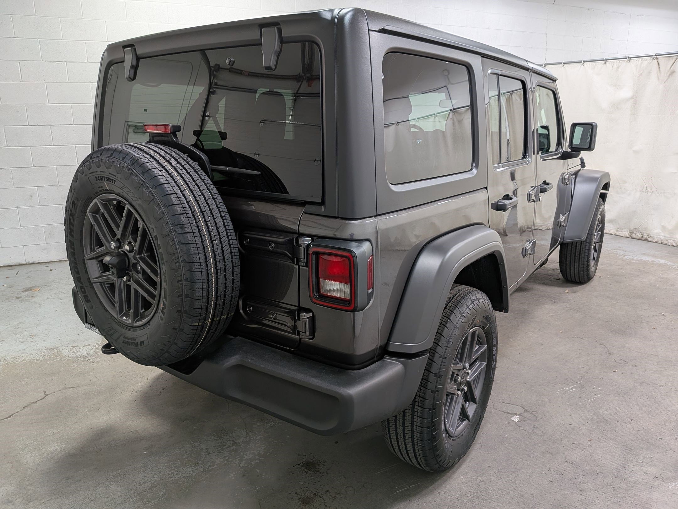 New 2026 Granite Crystal Metallic Clear-Coat Exterior Paint Jeep Sport S image 4
