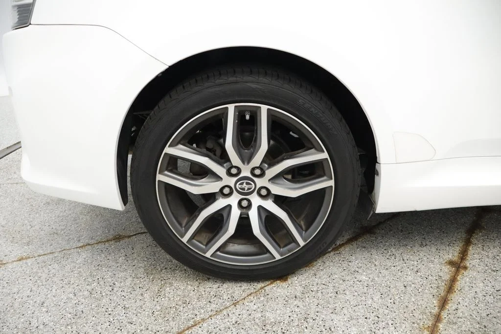 Used 2014 White Scion Base image 16