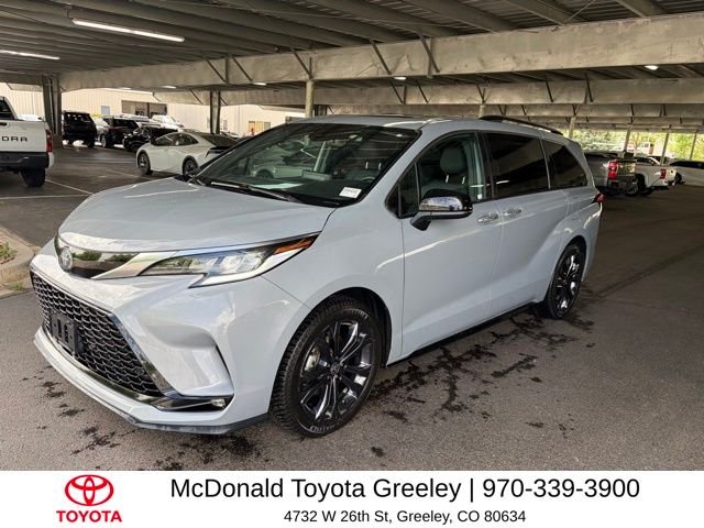 2023 Toyota Sienna XSE 7-Passenger Hybrid FWD's photo