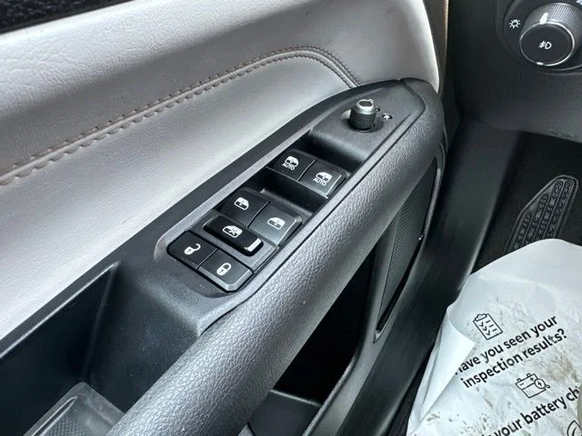 Used 2025 White Jeep Limited image 24