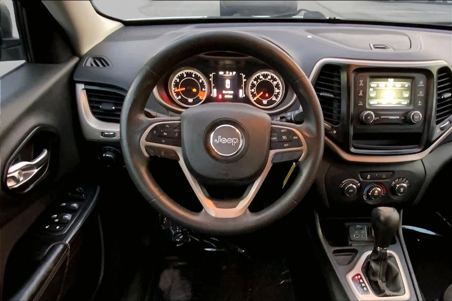 Used 2014 Bright White Clearcoat Jeep Sport image 6