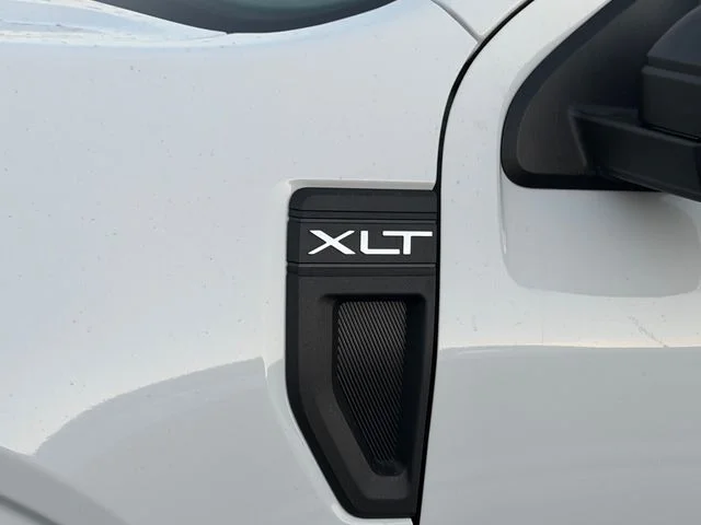 New 2026 Oxford White Ford XLT image 5