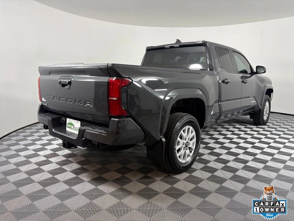 Used 2025  Toyota SR5 image 8
