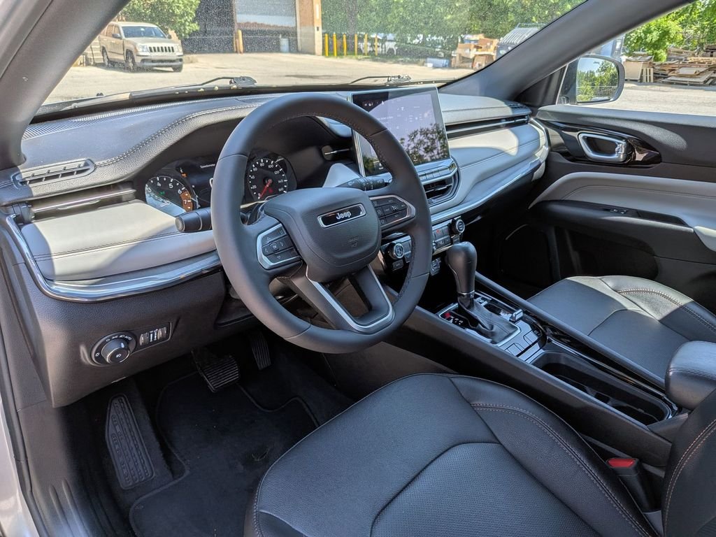 Used 2023 Silver Jeep Limited image 12