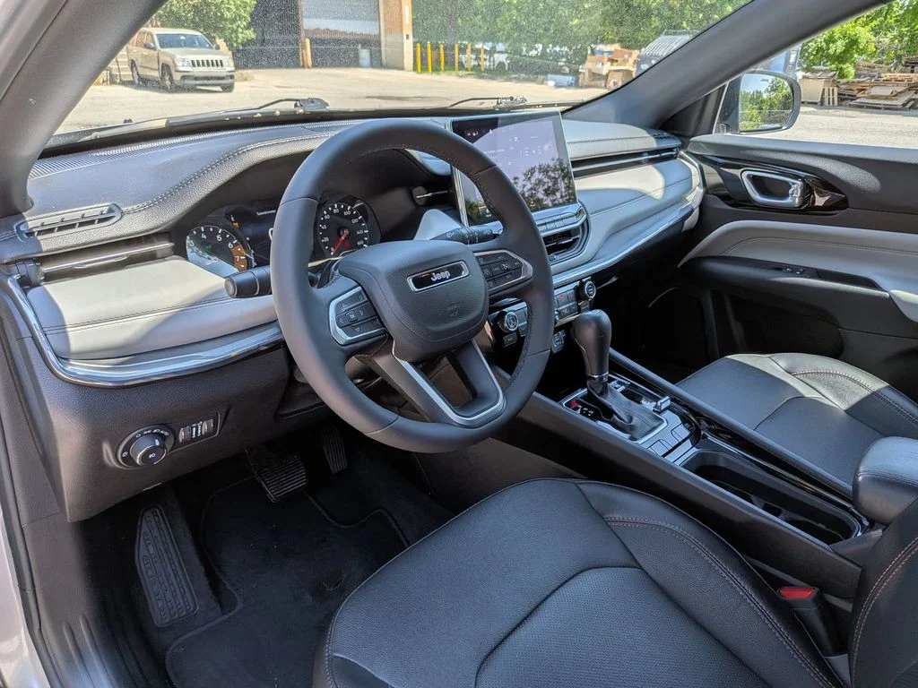 Used 2023 Silver Jeep Limited image 12