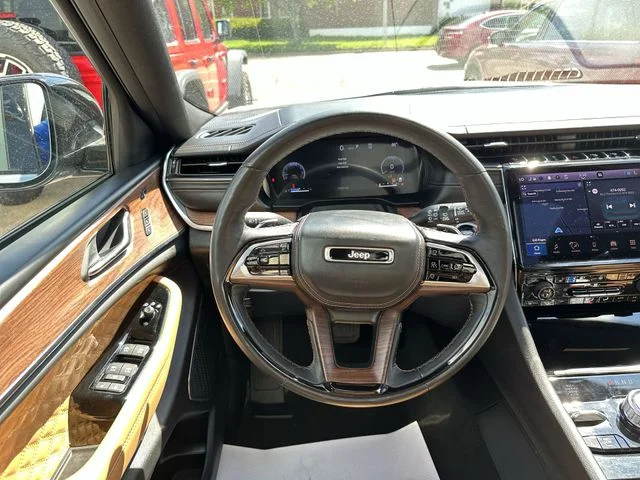 Used 2024 Silver Jeep Summit image 13