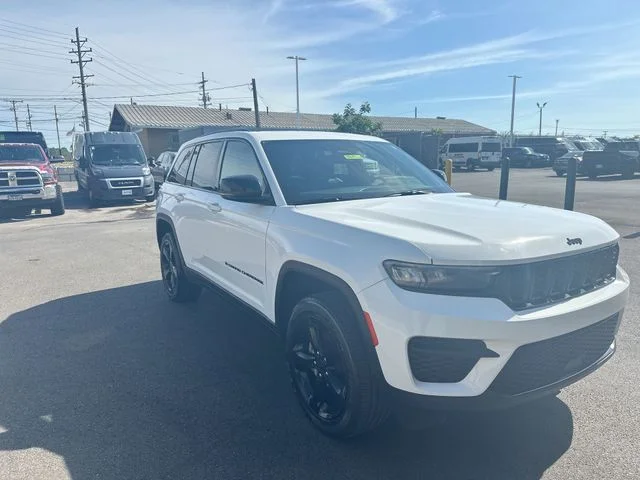 Used 2024 White Jeep Altitude X image 11