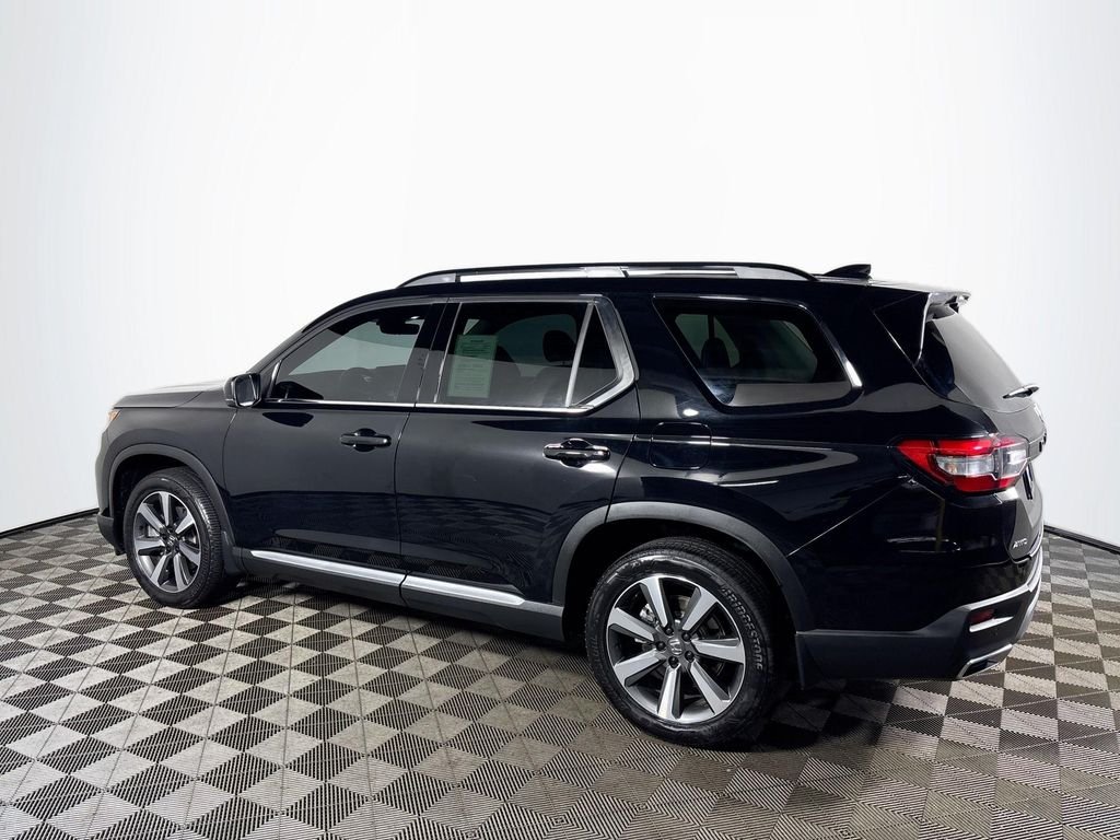 Used 2024 Crystal Black Pearl Honda Touring image 8