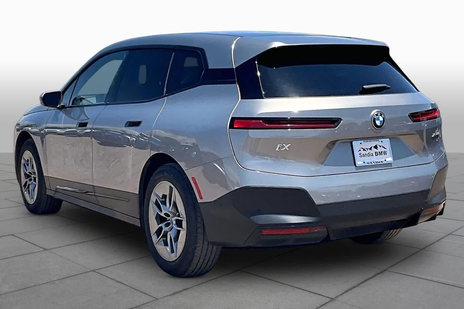 Certified Used 2023 Oxide Grey Metallic BMW xDrive50 image 9