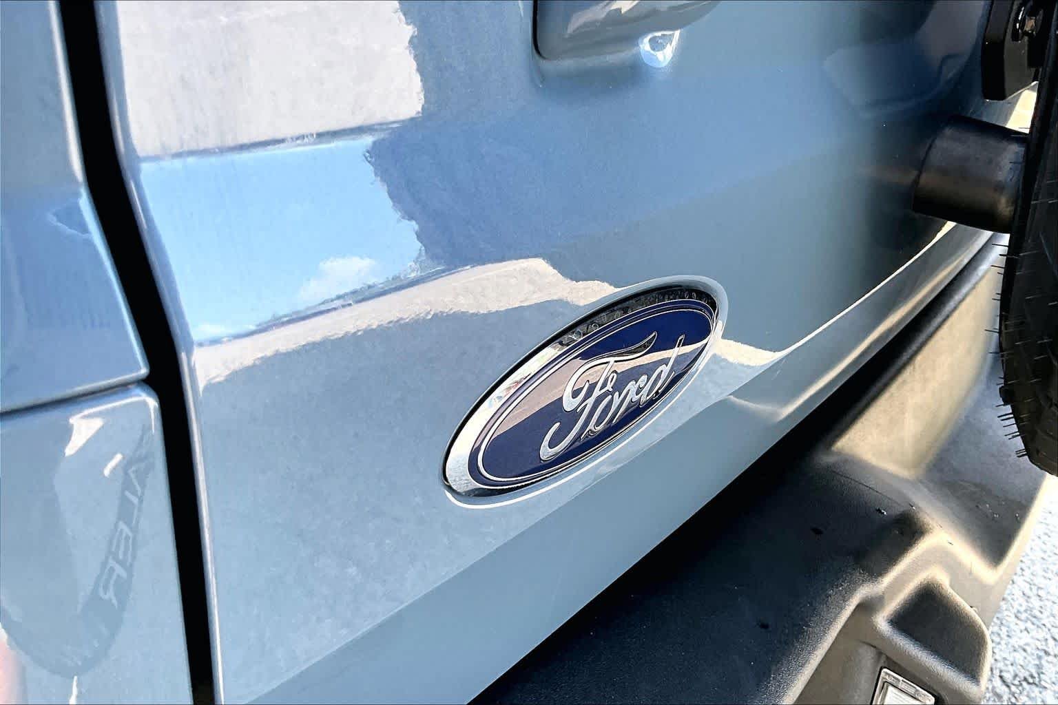 Used 2025 Azure Gray Metallic Tri-Coat Ford Outer Banks image 31