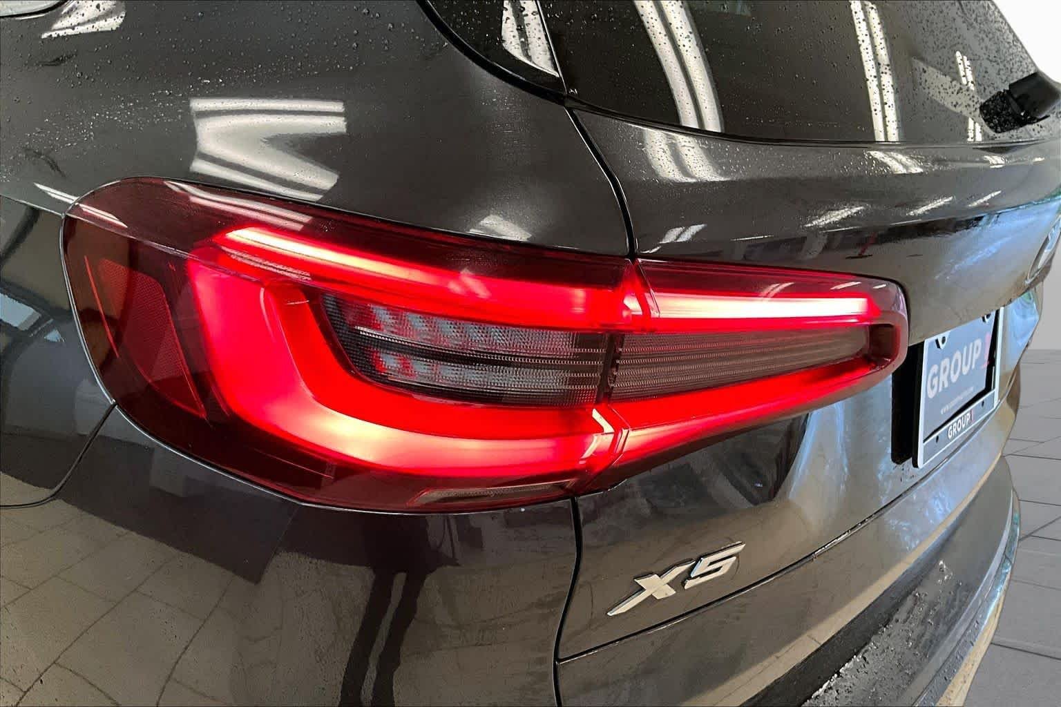 Used 2022 Dark Graphite Metallic BMW sDrive40i image 26