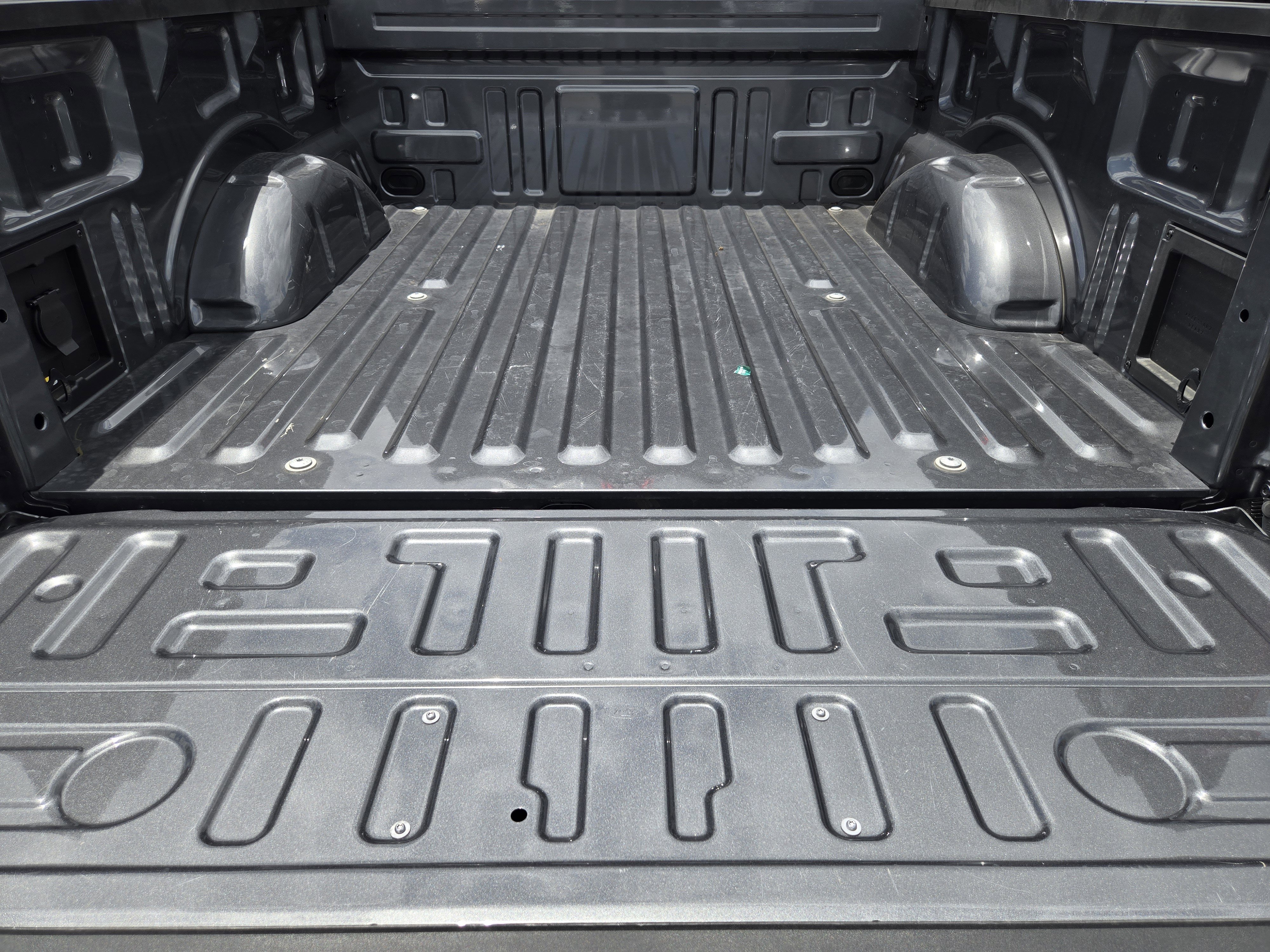 New 2026 Carbonized Gray Metallic Ford XLT image 21