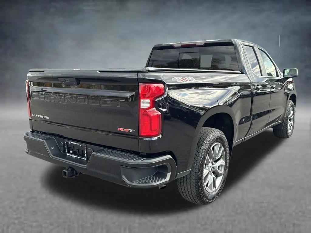 Used 2019 BLACK Chevrolet RST image 5