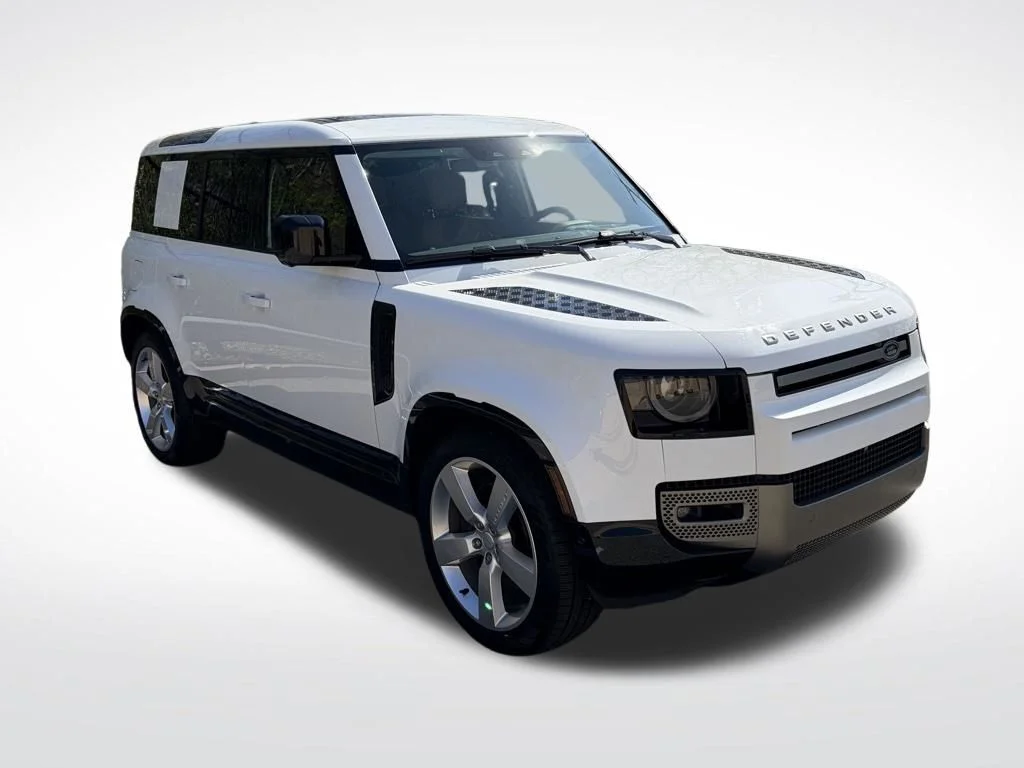 New 2025 Fuji White Land Rover X-Dynamic SE image 3