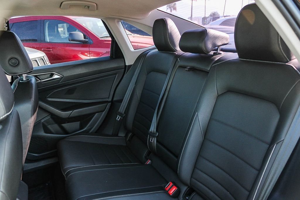 Used 2023 Deep Black Pearl Volkswagen 1.5T SE image 19